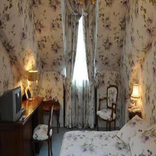 Hotel Chateau Des Bondons Ei
